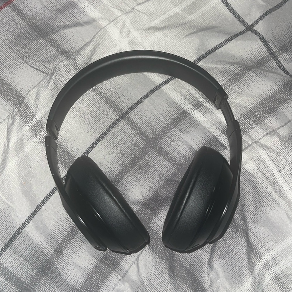 Beats Studio 3 wireless headphone - Matte Black NWT